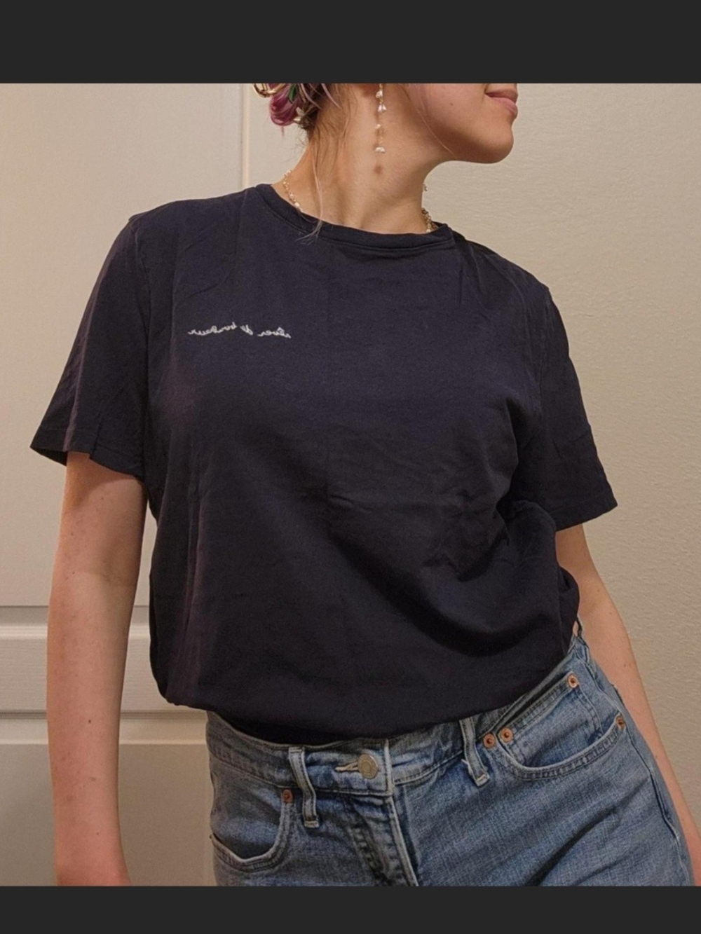 Women's H&M Short-Sleeve Navy Crewneck Tee with Subtle Chest Script Size - M